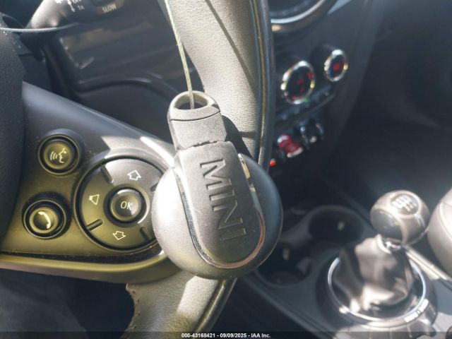 2017 MINI COUNTRYMAN WMZYV5C30H3B75739 Photo 10