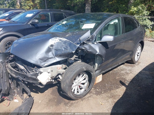 2017 TESLA MODEL X 5YJXCBE4XHF034232 Photo 1