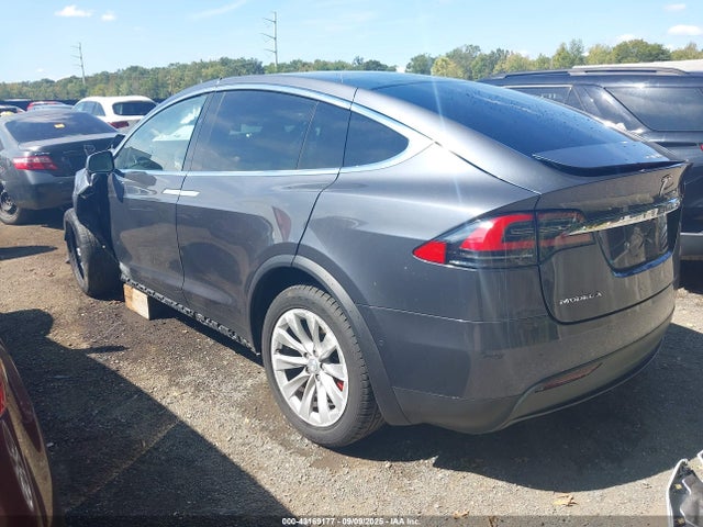 2017 TESLA MODEL X 5YJXCBE4XHF034232 Photo 2
