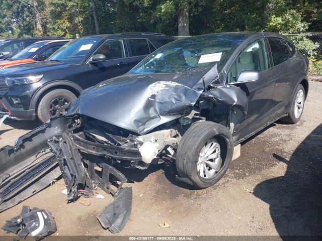 2017 TESLA MODEL X 5YJXCBE4XHF034232 Photo 5