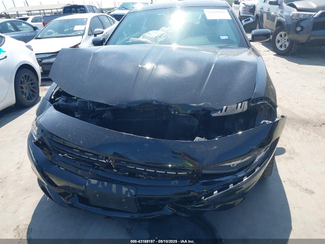 2C3CDXHG8FH768572 Dodge 2015