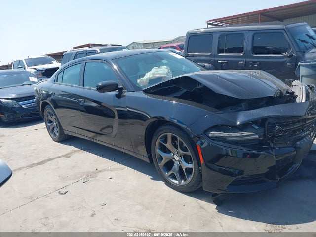 2C3CDXHG8FH768572 Dodge 2015