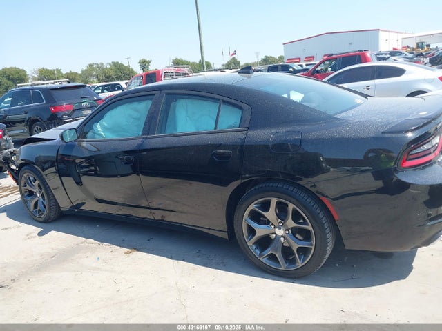 2C3CDXHG8FH768572 Dodge 2015