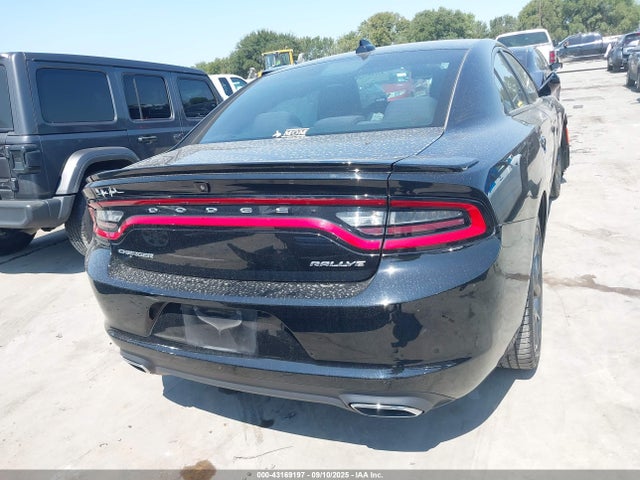 2C3CDXHG8FH768572 Dodge 2015