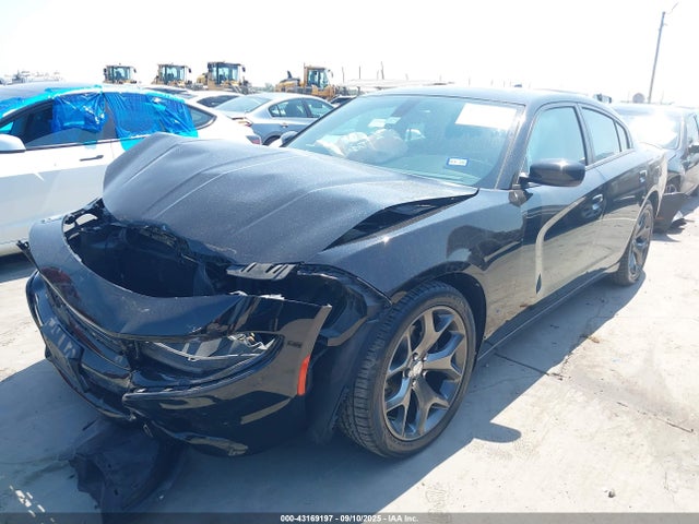 2C3CDXHG8FH768572 Dodge 2015
