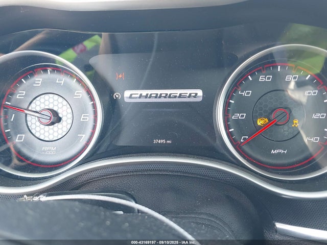 2C3CDXHG8FH768572 Dodge 2015