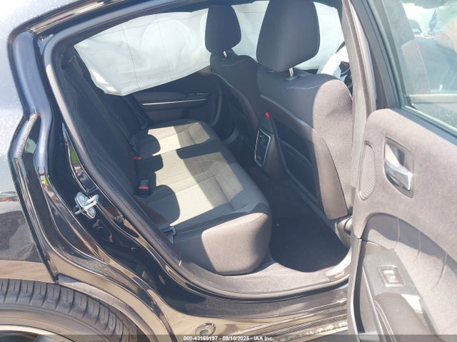 2C3CDXHG8FH768572 Dodge 2015