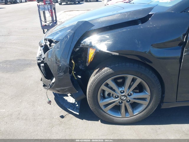 5NPD84LF1HH016059 Hyundai 2017