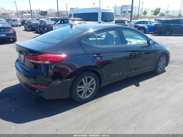 5NPD84LF1HH016059 Hyundai 2017