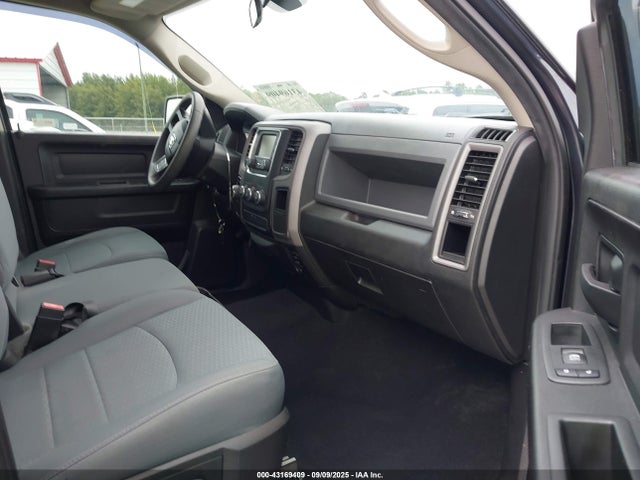 43169409 :رقم المزاد ، 1C6RR6KT4KS619884 vin ، 2019 Ram 1500 Classic Express  4x2 5'7 Box مزاد بيع