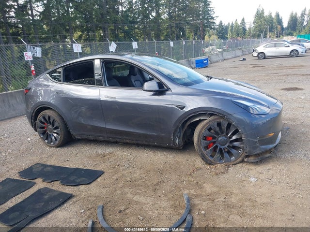 7SAYGDEF8PF936241 Tesla Model Y