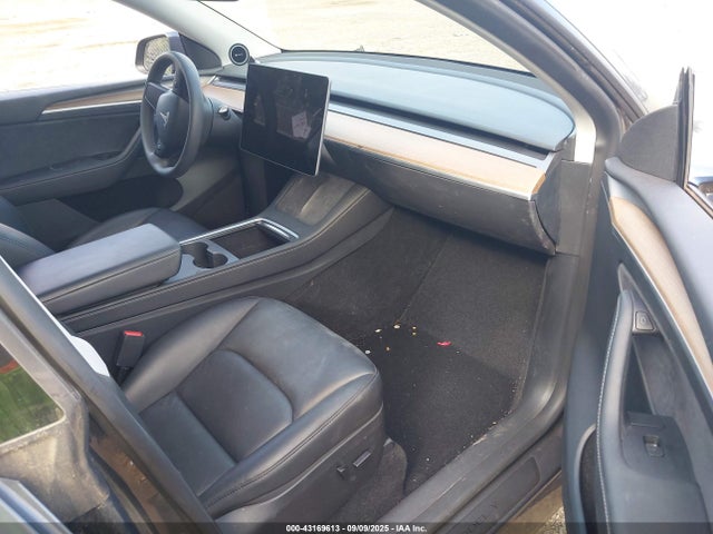 2023 TESLA MODEL Y 7SAYGDEF8PF936241 Photo 4