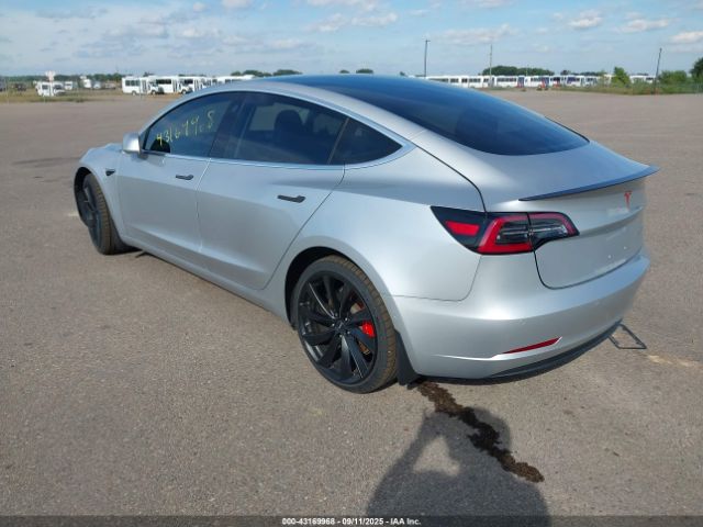 2018 TESLA MODEL 3 5YJ3E1EB0JF072155 Photo 2