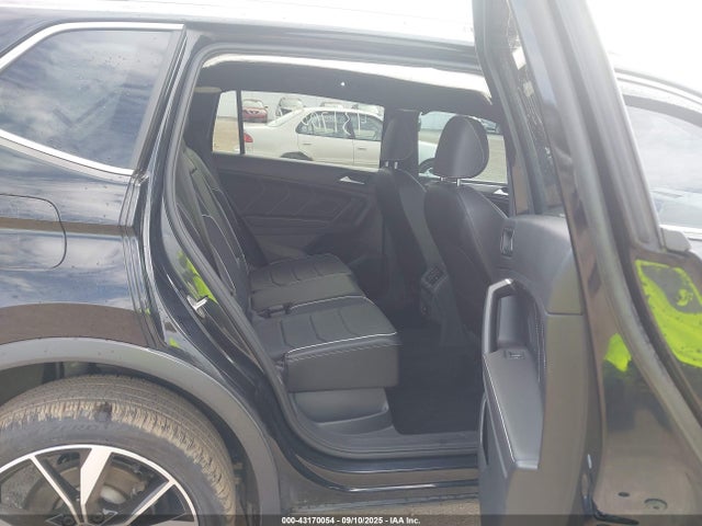 Продаж на аукціоні авто 2022 Volkswagen Tiguan 2.0t Sel R-line, vin: 3VV4B7AX1NM168123, номер лоту: 43170054