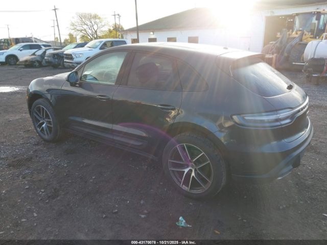 2022 PORSCHE MACAN WP1AA2A51NLB12463 Photo 2