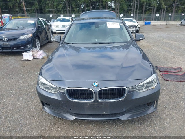 BMW 320i 2018 WBA8E5G53JNV03252 Image 12