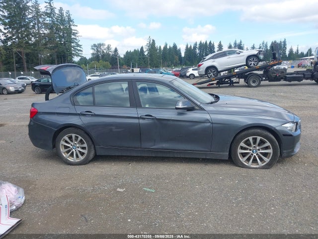 BMW 320i 2018 WBA8E5G53JNV03252 Image 13
