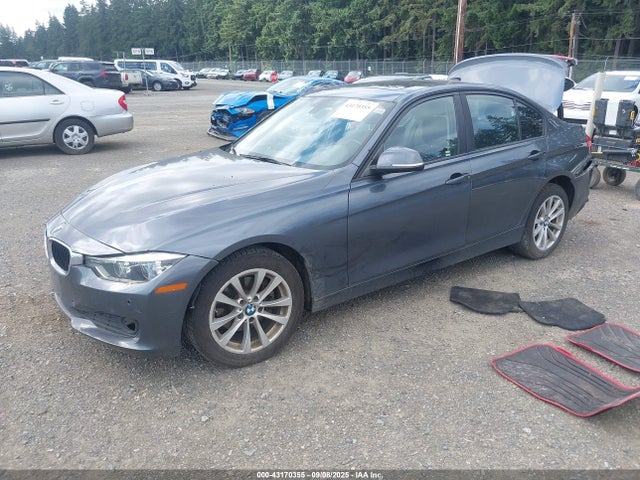 BMW 320i 2018 WBA8E5G53JNV03252 Image 2