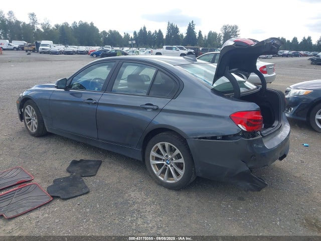 BMW 320i 2018 WBA8E5G53JNV03252 Image 3