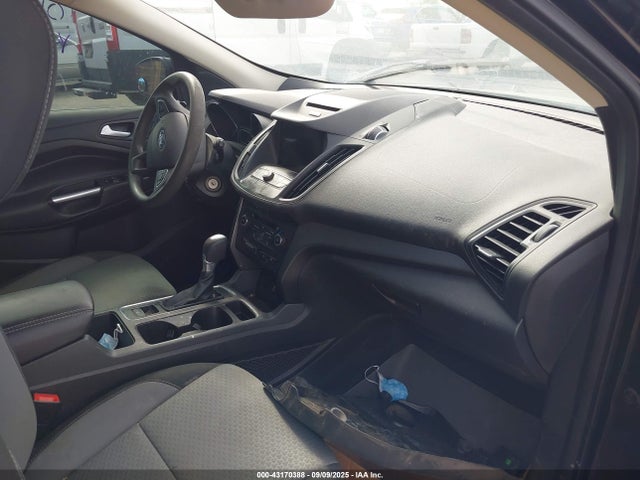 1FMCU9G99HUB94196 Ford 2017