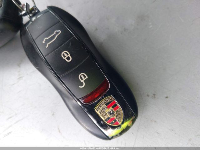 2017 PORSCHE MACAN WP1AA2A50HLB08604 Photo 10