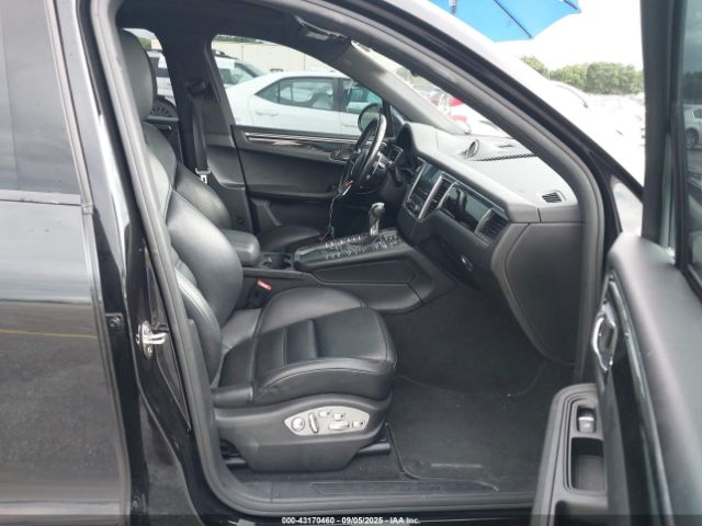 2017 PORSCHE MACAN WP1AA2A50HLB08604 Photo 4