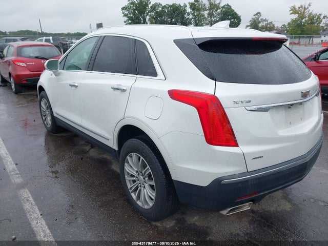 2017 CADILLAC XT5 1GYKNDRS3HZ255104 Photo 2