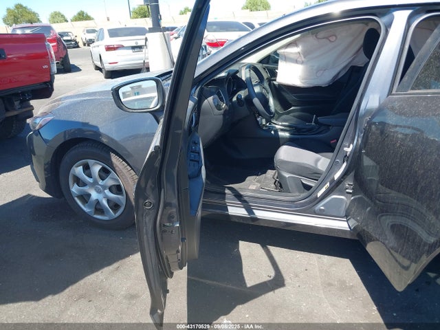 3MZBM1T75GM317322 Mazda pe