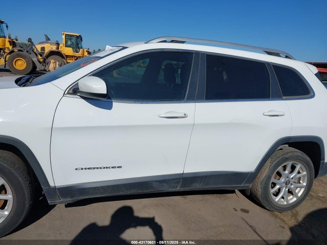 1C4PJLCB0GW126067 Jeep Cherokee