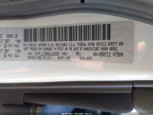1C4PJLCB0GW126067 Jeep Cherokee