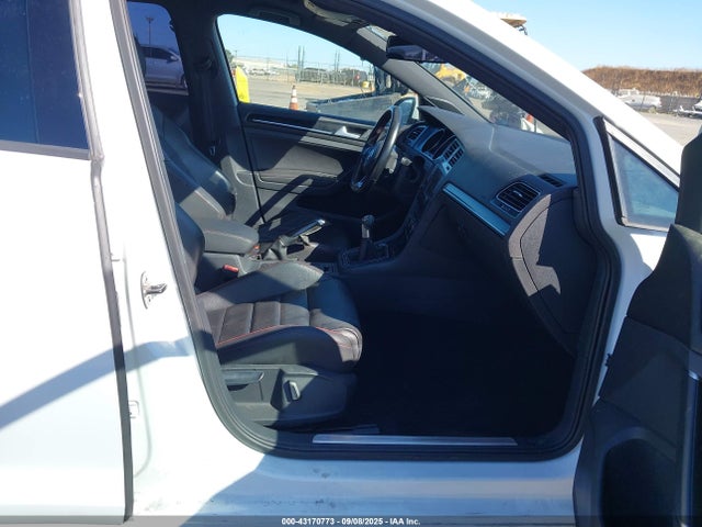 3VW547AU6GM022366 Volkswagen 2016