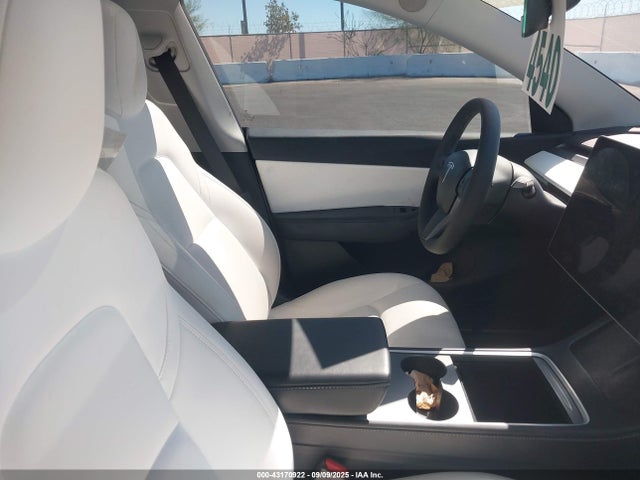 2021 TESLA MODEL Y 5YJYGDEE3MF219908 Photo 4