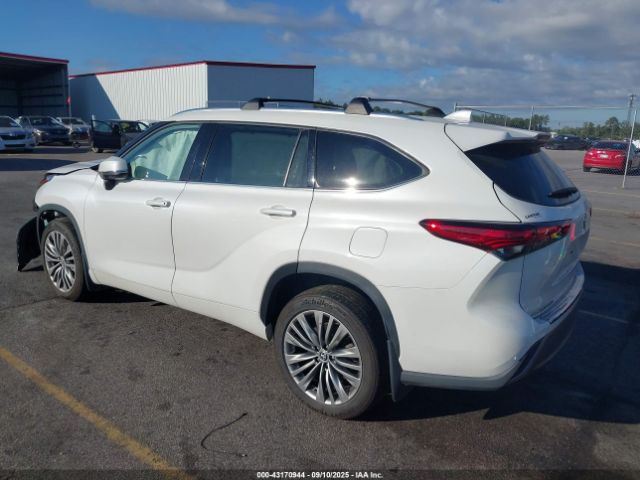 2022 TOYOTA HIGHLANDER 5TDFZRBH5NS182063 Photo 2