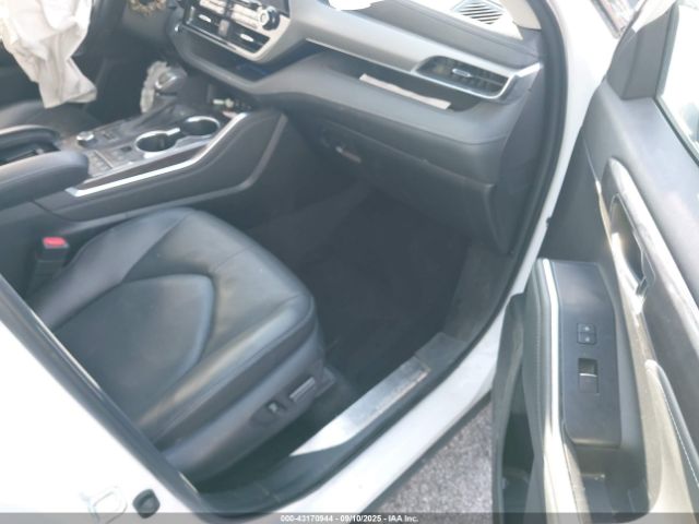2022 TOYOTA HIGHLANDER 5TDFZRBH5NS182063 Photo 4