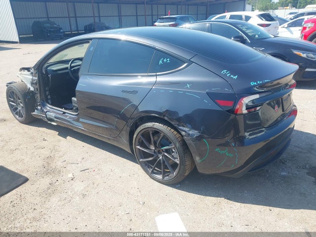 2025 TESLA MODEL 3 5YJ3E1EB8SF962565 Photo 2