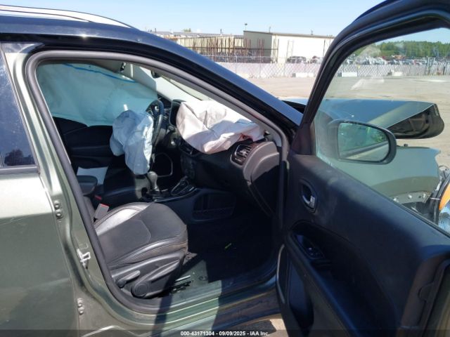 2019 JEEP COMPASS 3C4NJDCBXKT674024 Photo 4