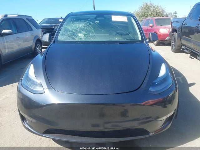 7SAYGDED6SF242106 Tesla Model Y