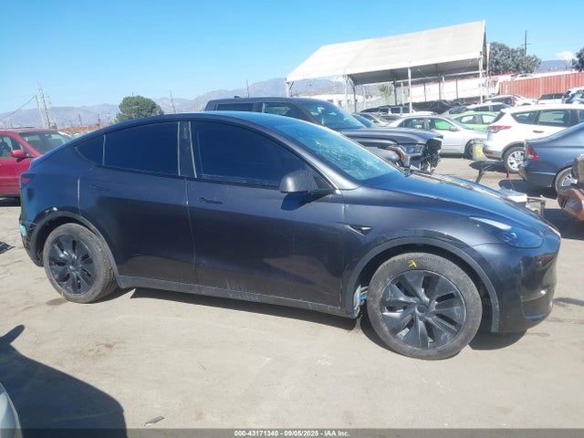 7SAYGDED6SF242106 Tesla Model Y