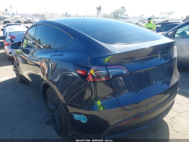 2025 TESLA MODEL Y 7SAYGDED6SF242106 Photo 2