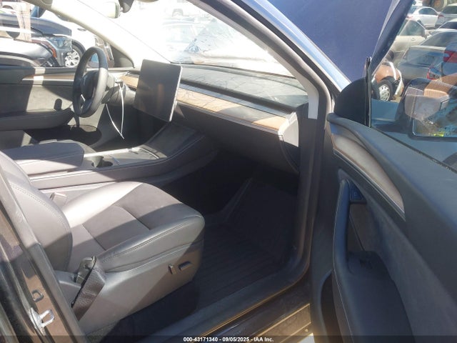 2025 TESLA MODEL Y 7SAYGDED6SF242106 Photo 4