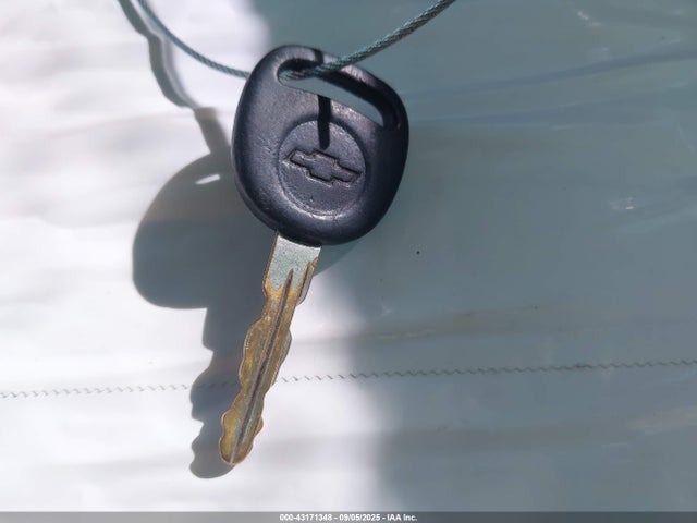 2001 CHEVROLET TAHOE 1GNEC13T31R164243 Photo 10