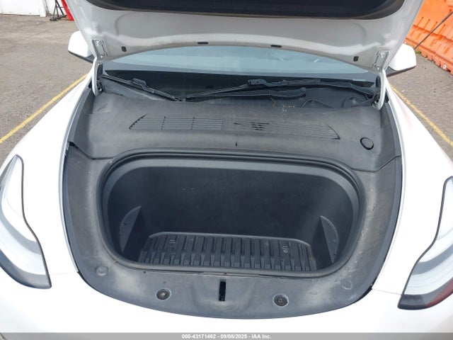 5YJYGDEE1LF012044 Tesla 2020