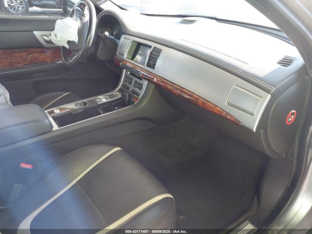 2015 JAGUAR XF SAJWJ0FF5F8U59829 Photo 4