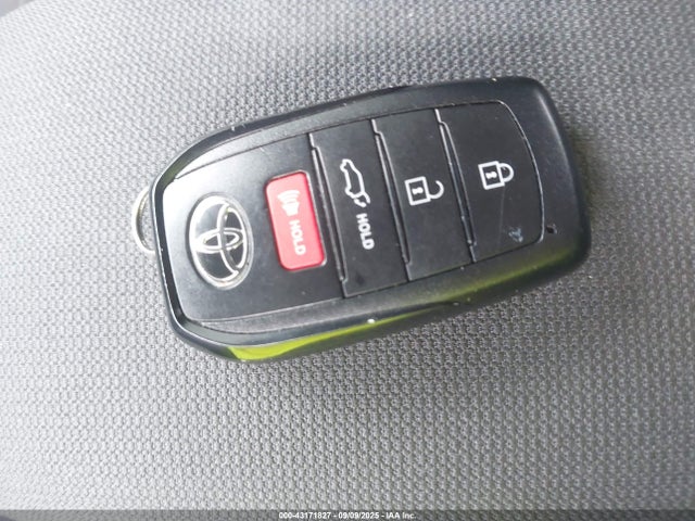2024 Toyota Corolla Cross Hybrid Se მანქანა იყიდება აუქციონზე, vin: 7MUFBABG2RV055828, აუქციონის ნომერი: 43171827
