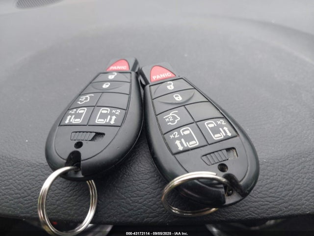 2C4RC1BG1GR252533 Chrysler Town and Country