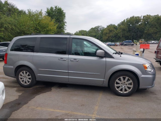 2C4RC1BG1GR252533 Chrysler Town and Country