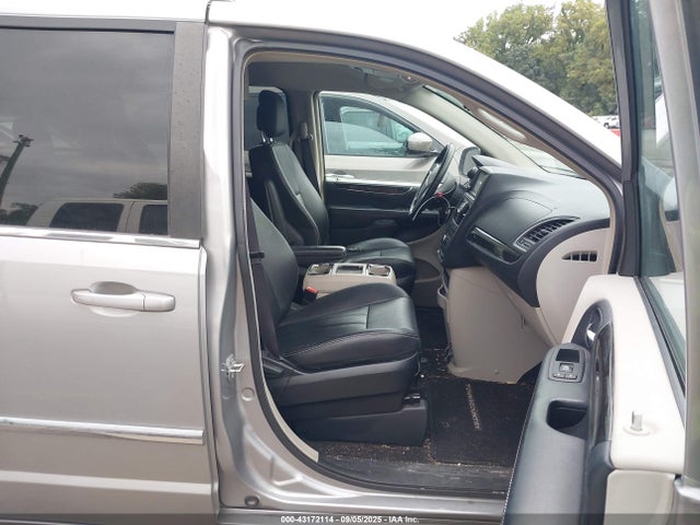 2C4RC1BG1GR252533 Chrysler Town and Country