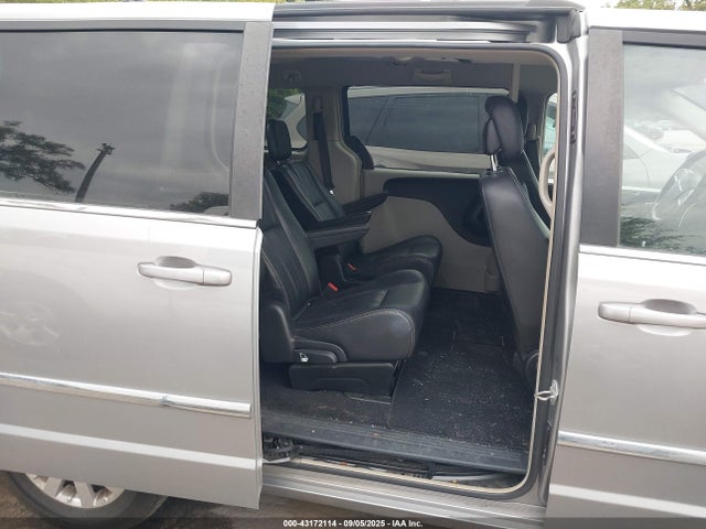 2C4RC1BG1GR252533 Chrysler Town and Country
