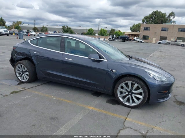 2018 TESLA MODEL 3 5YJ3E1EB7JF132836 Photo 0