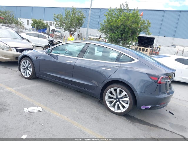 2018 TESLA MODEL 3 5YJ3E1EB7JF132836 Photo 2